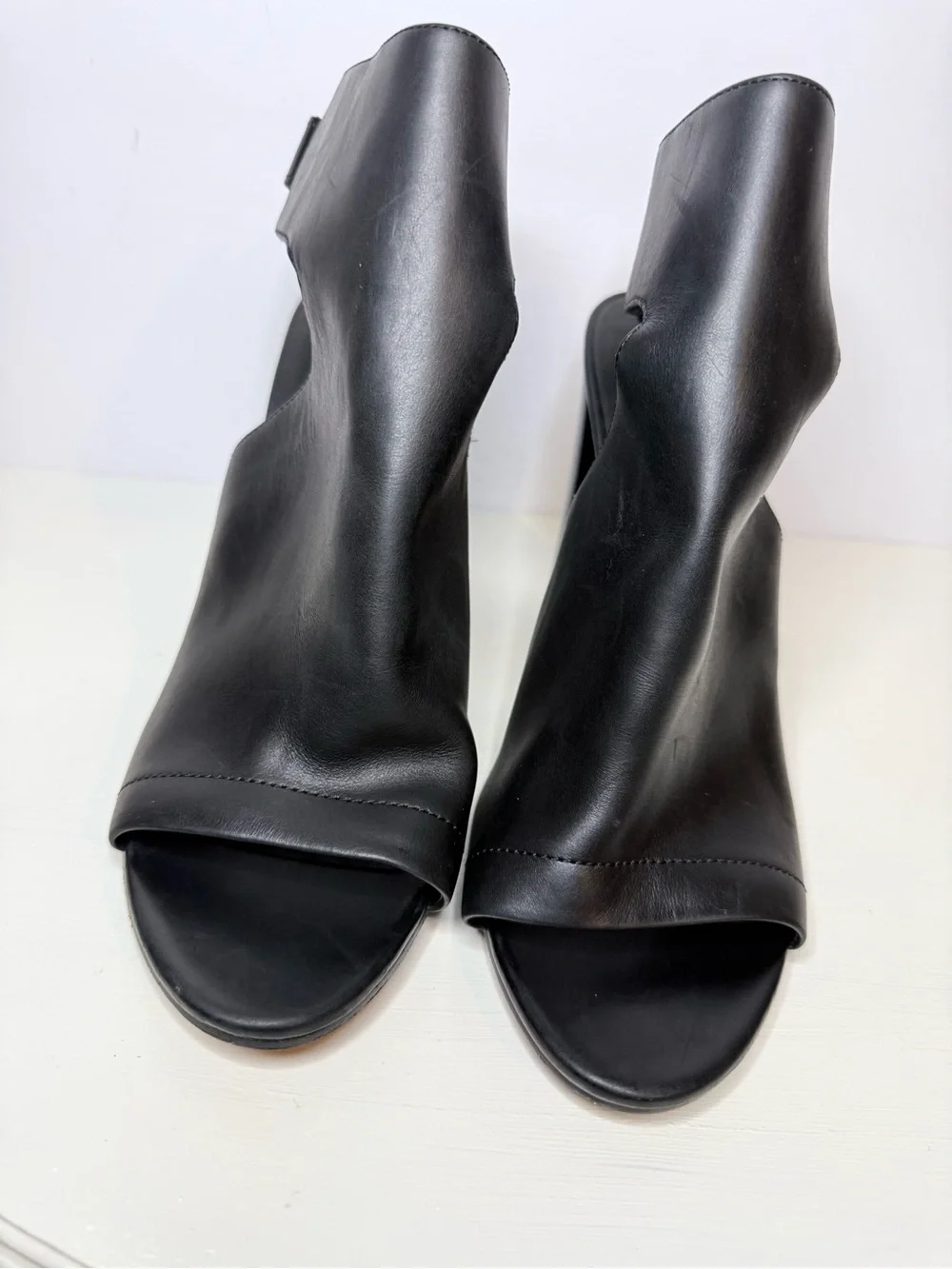 Vince Black Leather Cutout Open-Toe Block Heel Sandals size 9.5